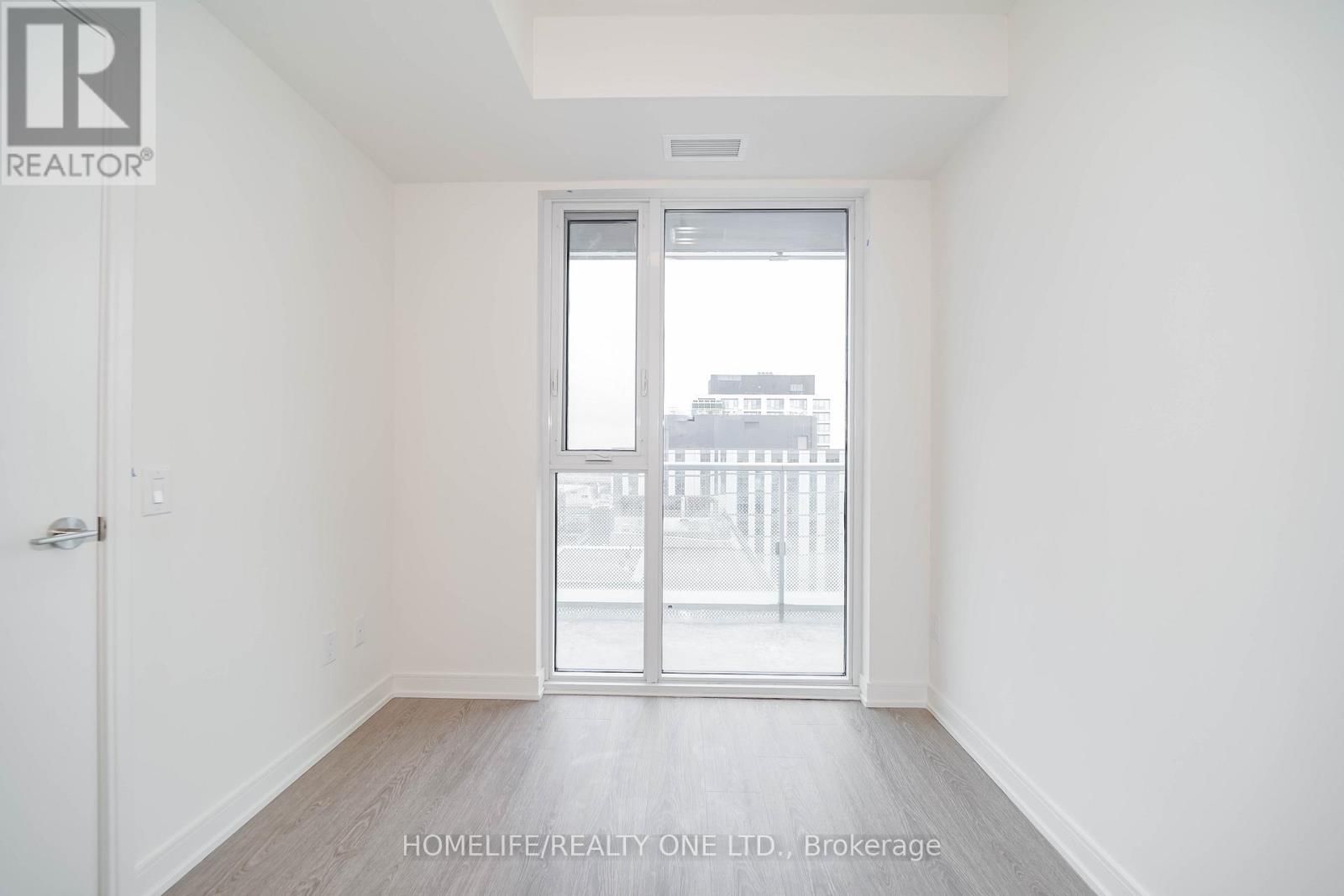 1207 - 425 FRONT STREET EAST Image 32