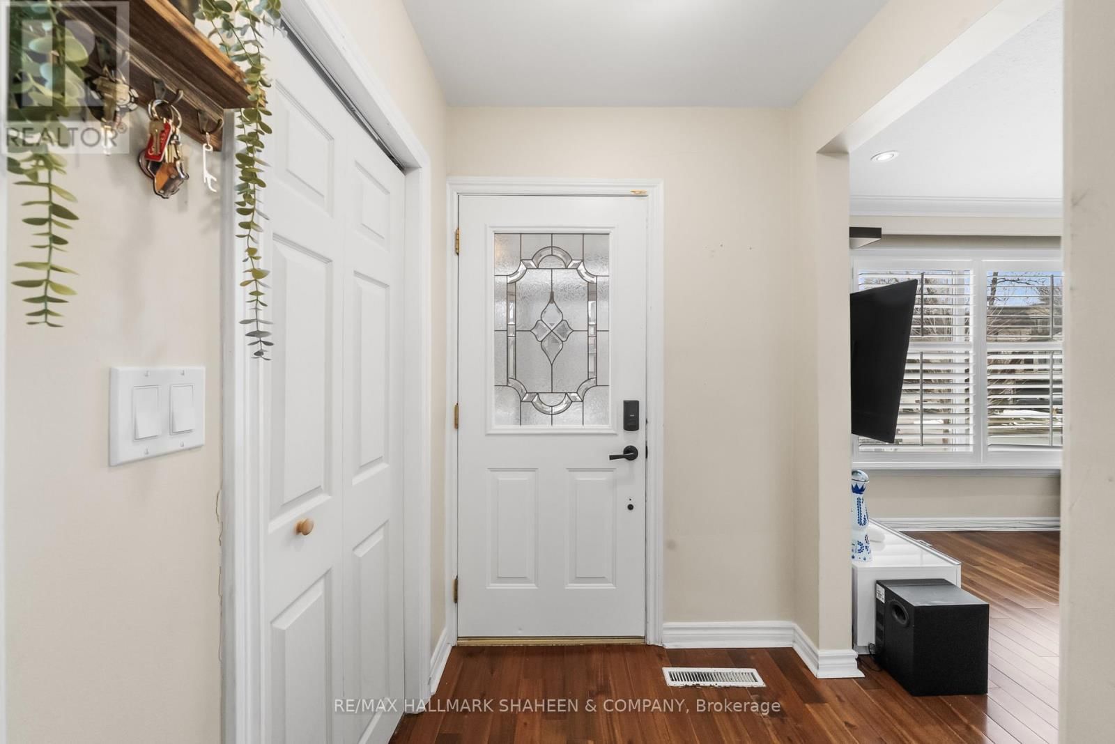 223 HILLCREST AVENUE Image 8