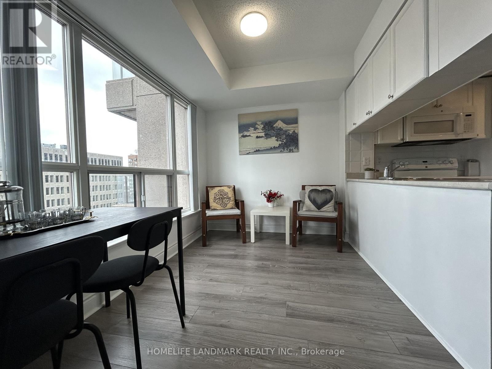 1204 - 909 BAY STREET Image 11