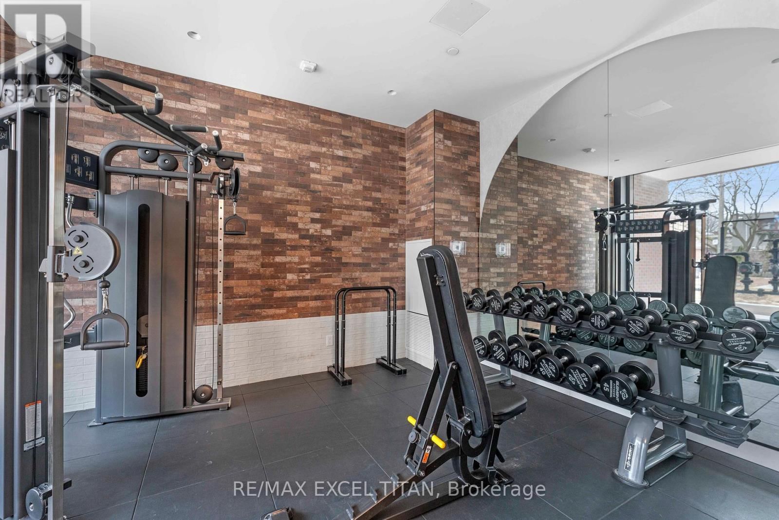 612 - 5 LAKEVIEW AVENUE Image 36