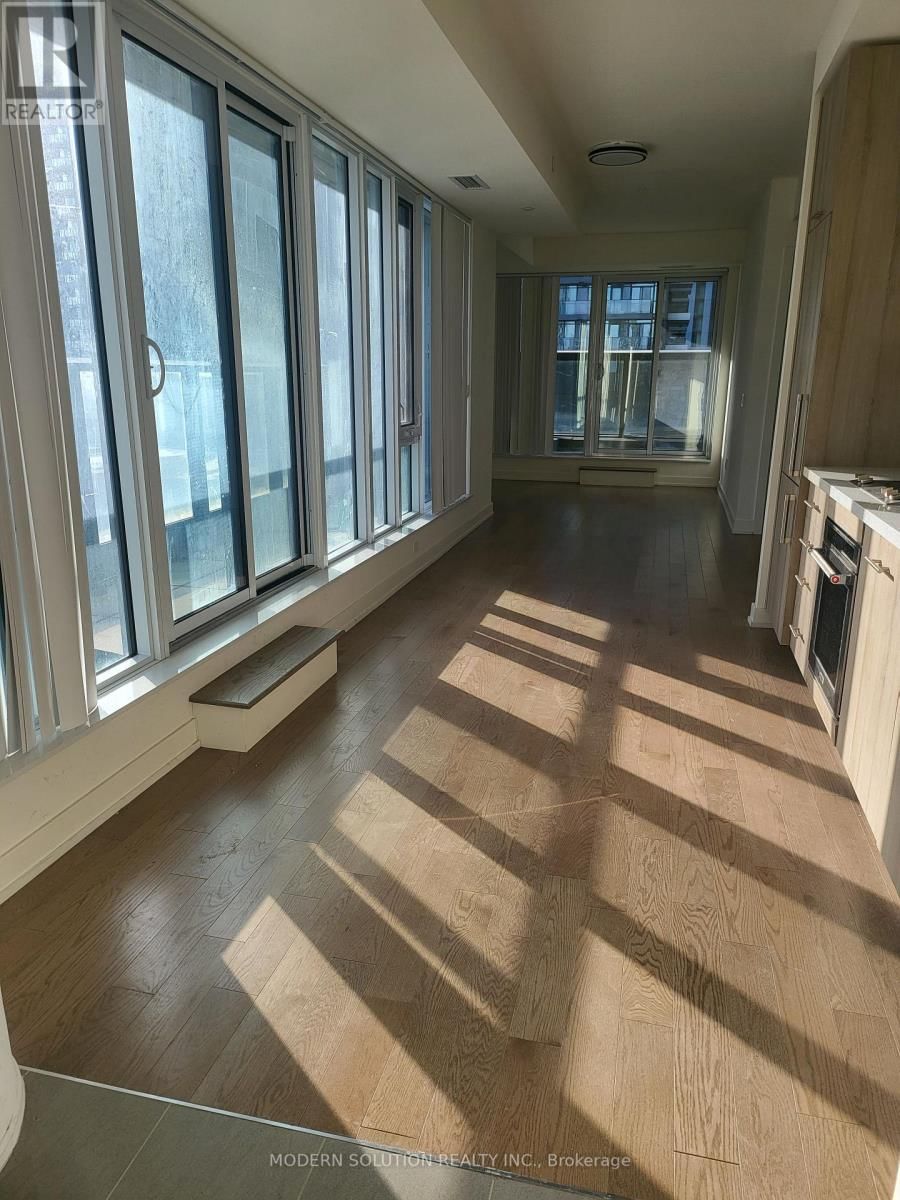 1515 - 330 RICHMOND STREET WEST Image 7