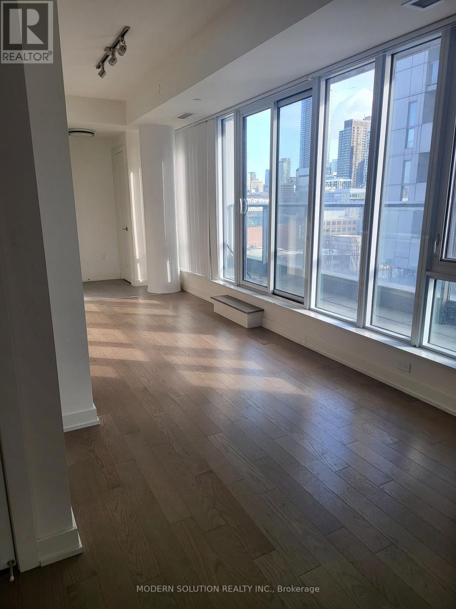 1515 - 330 RICHMOND STREET WEST Image 9