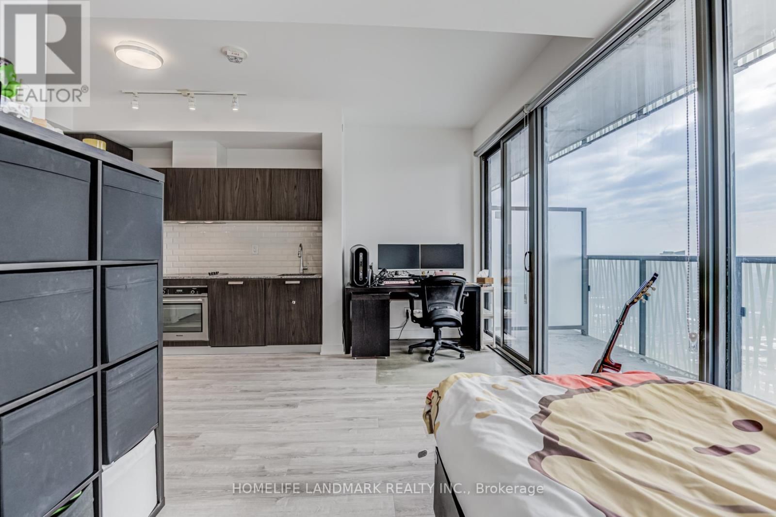 3804 - 50 CHARLES STREET EAST Image 18