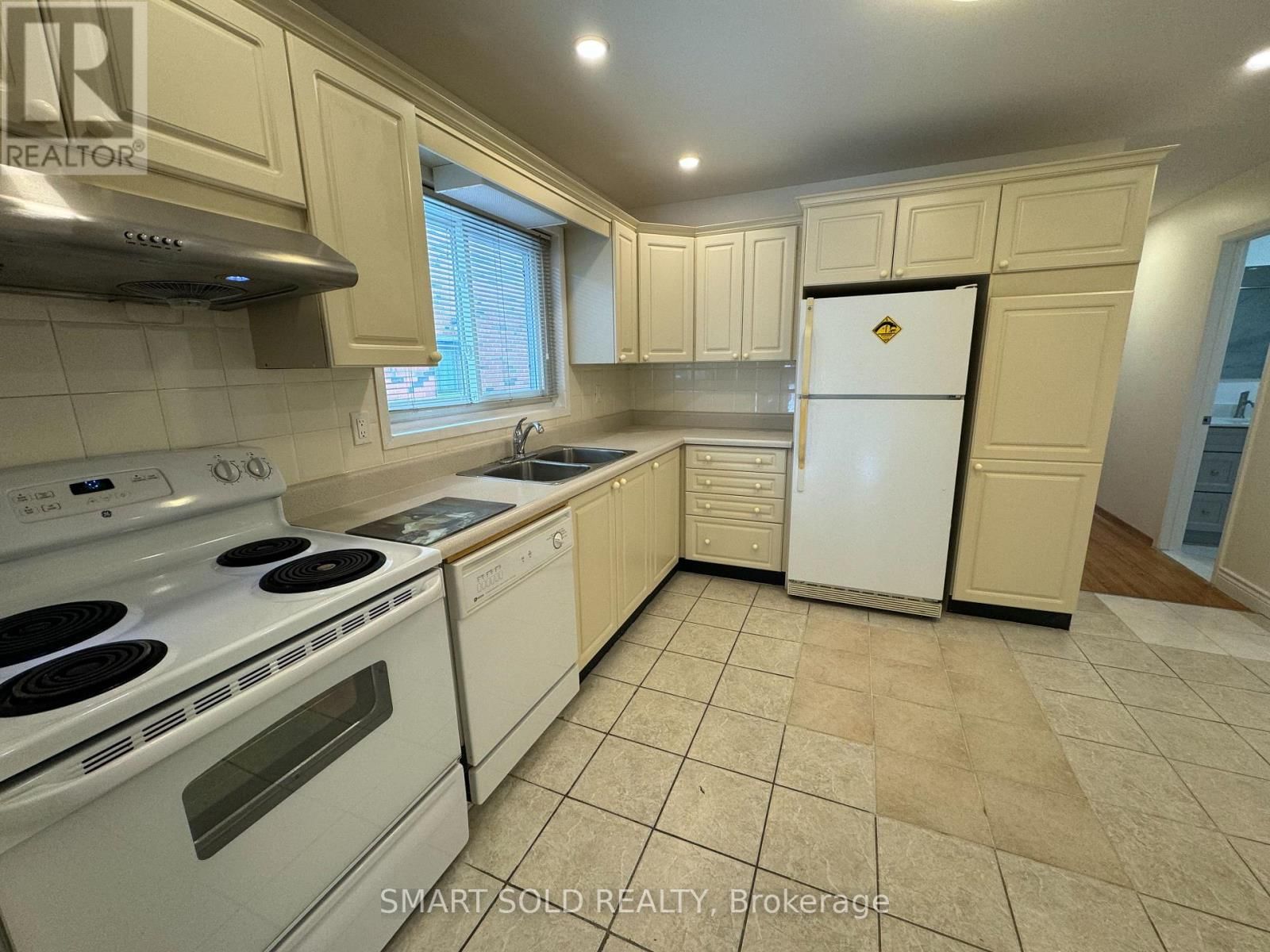 Upper - 20 BEDLE AVENUE Image 12