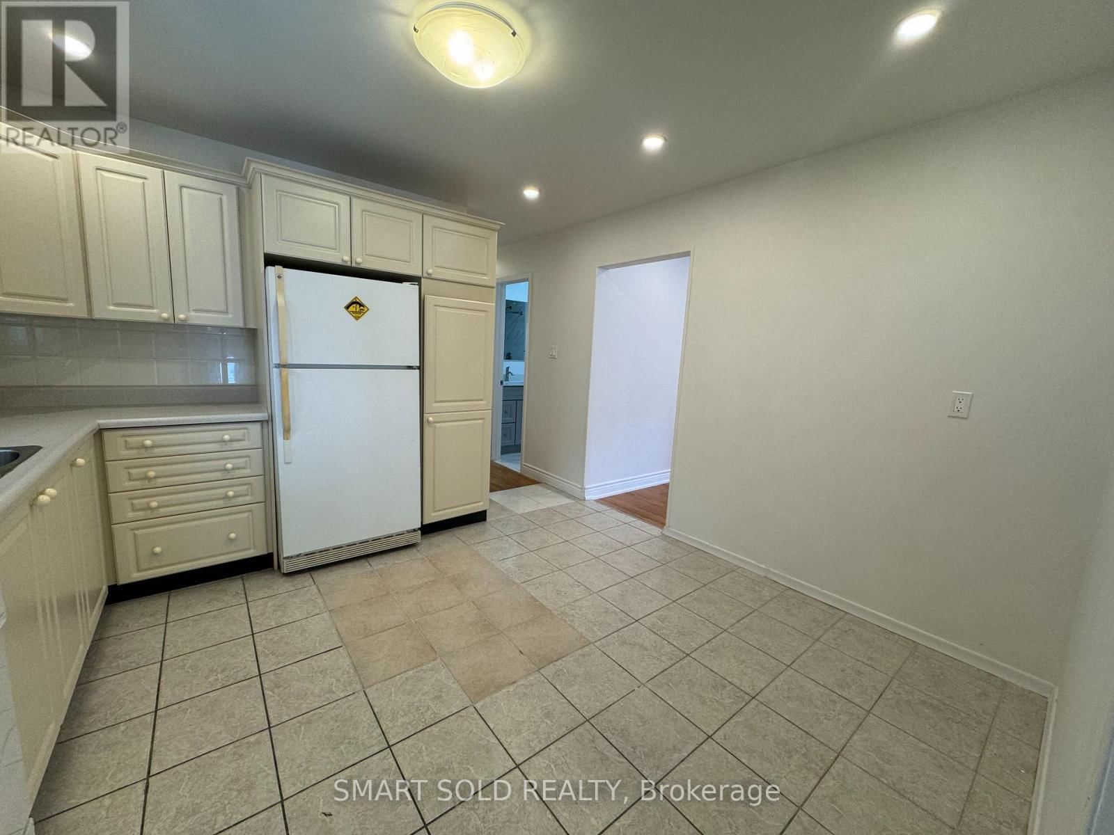 Upper - 20 BEDLE AVENUE Image 13