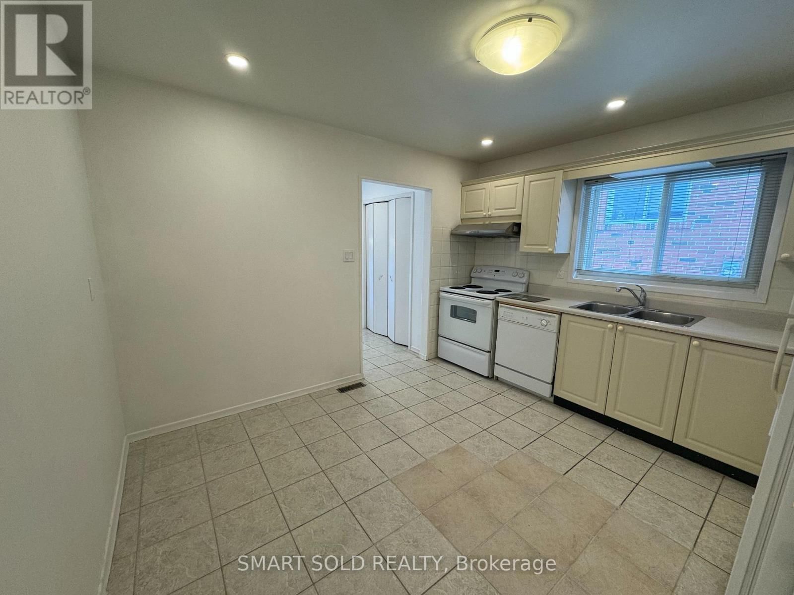 Upper - 20 BEDLE AVENUE Image 14