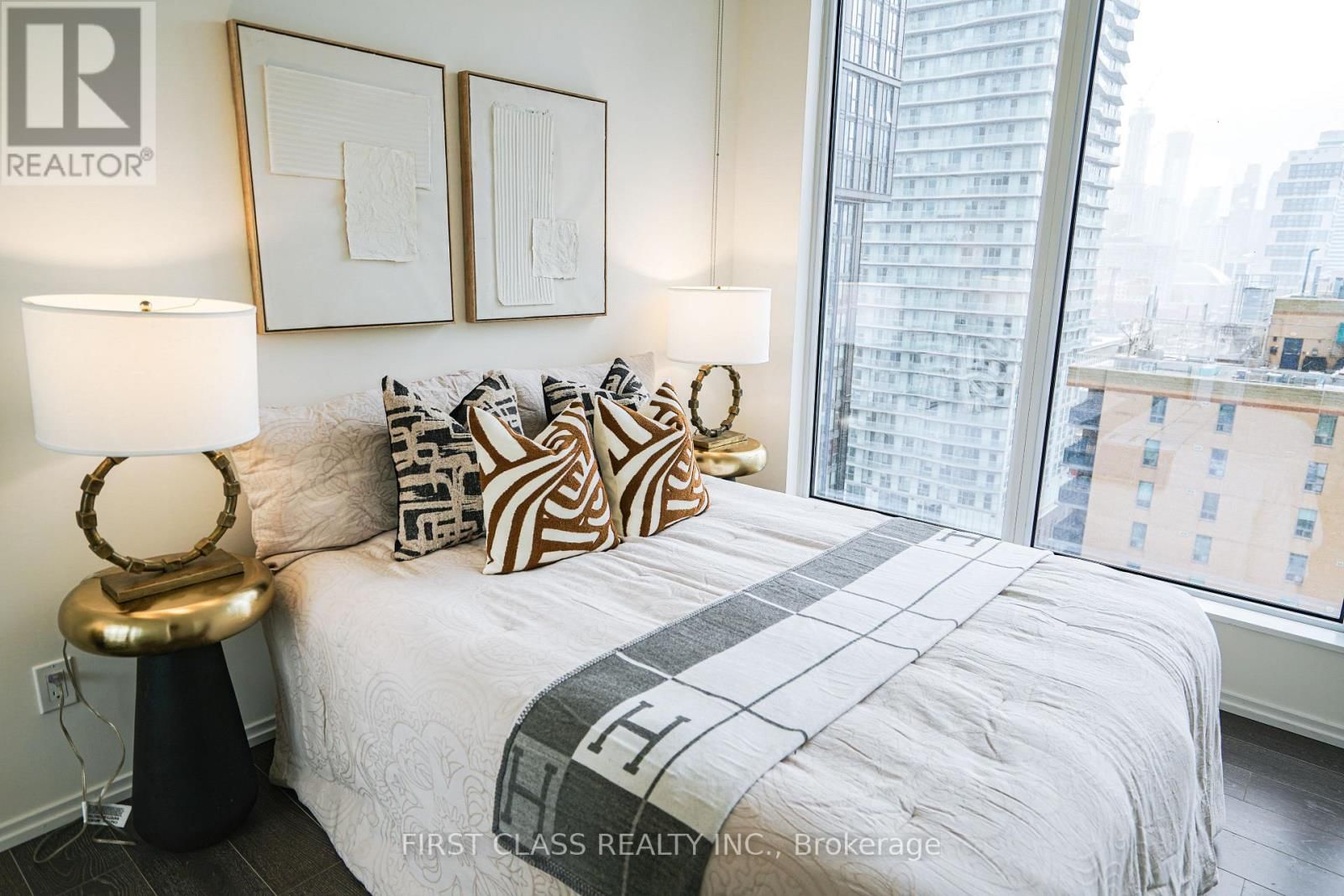 2010 - 68 SHUTER STREET Image 12