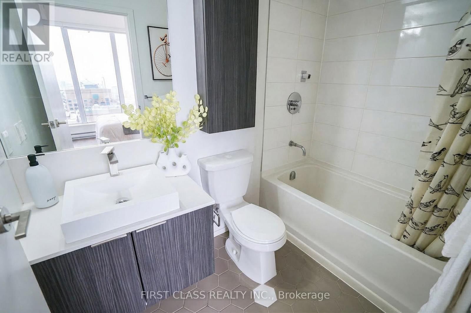 2010 - 68 SHUTER STREET Image 13