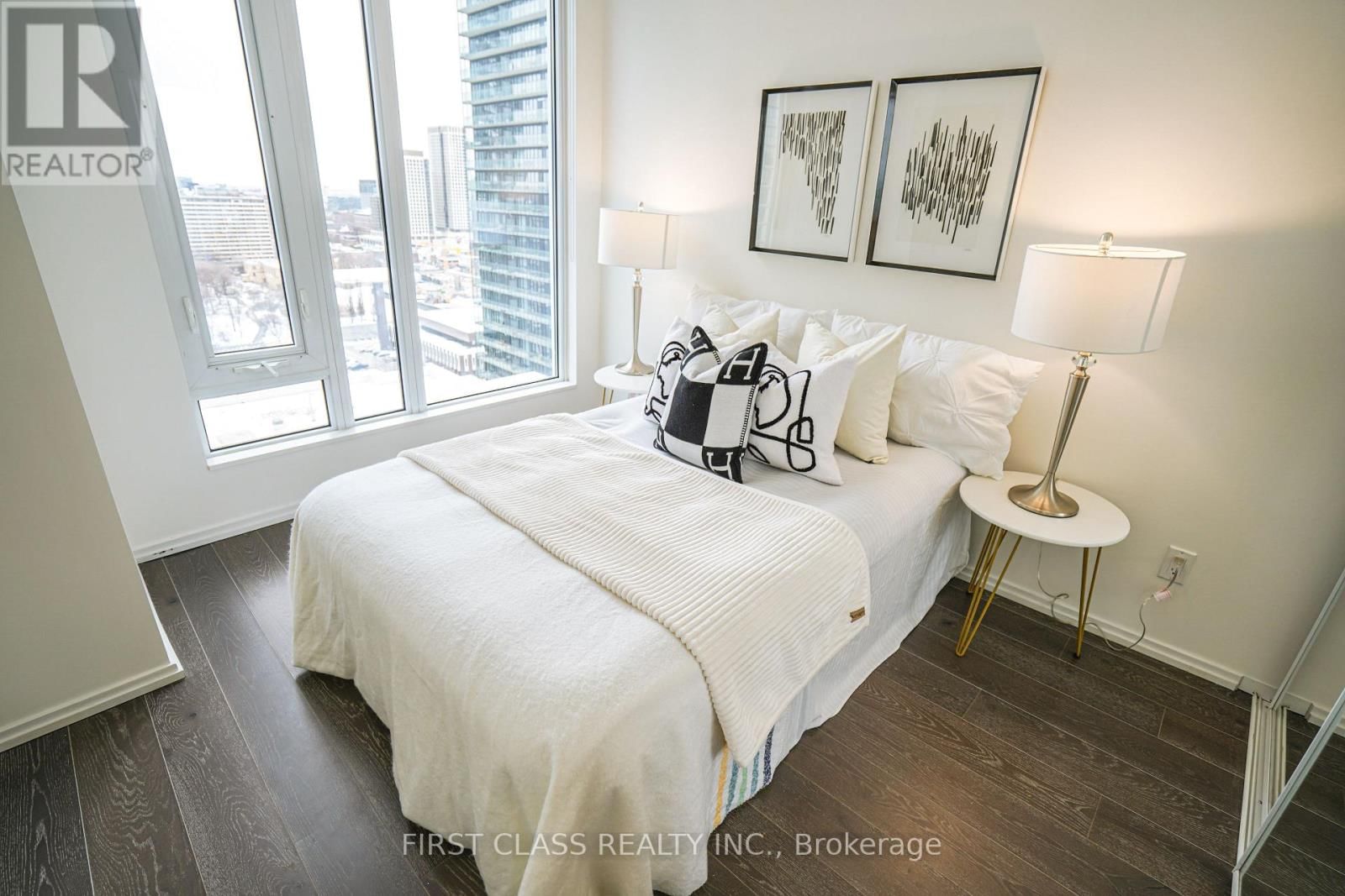 2010 - 68 SHUTER STREET Image 14