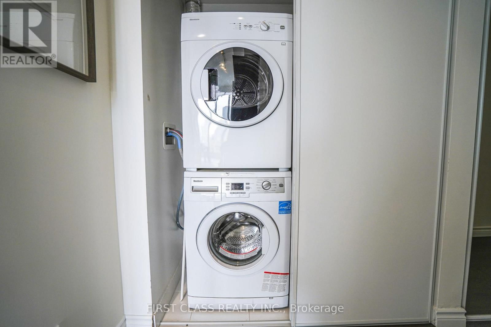 2010 - 68 SHUTER STREET Image 17