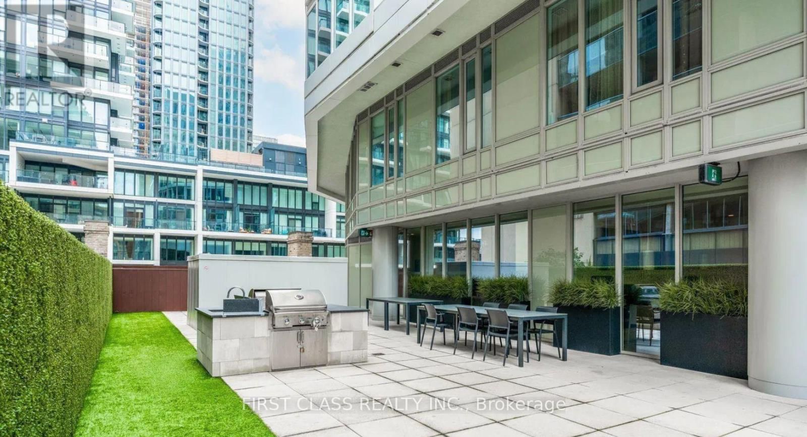 2010 - 68 SHUTER STREET Image 23