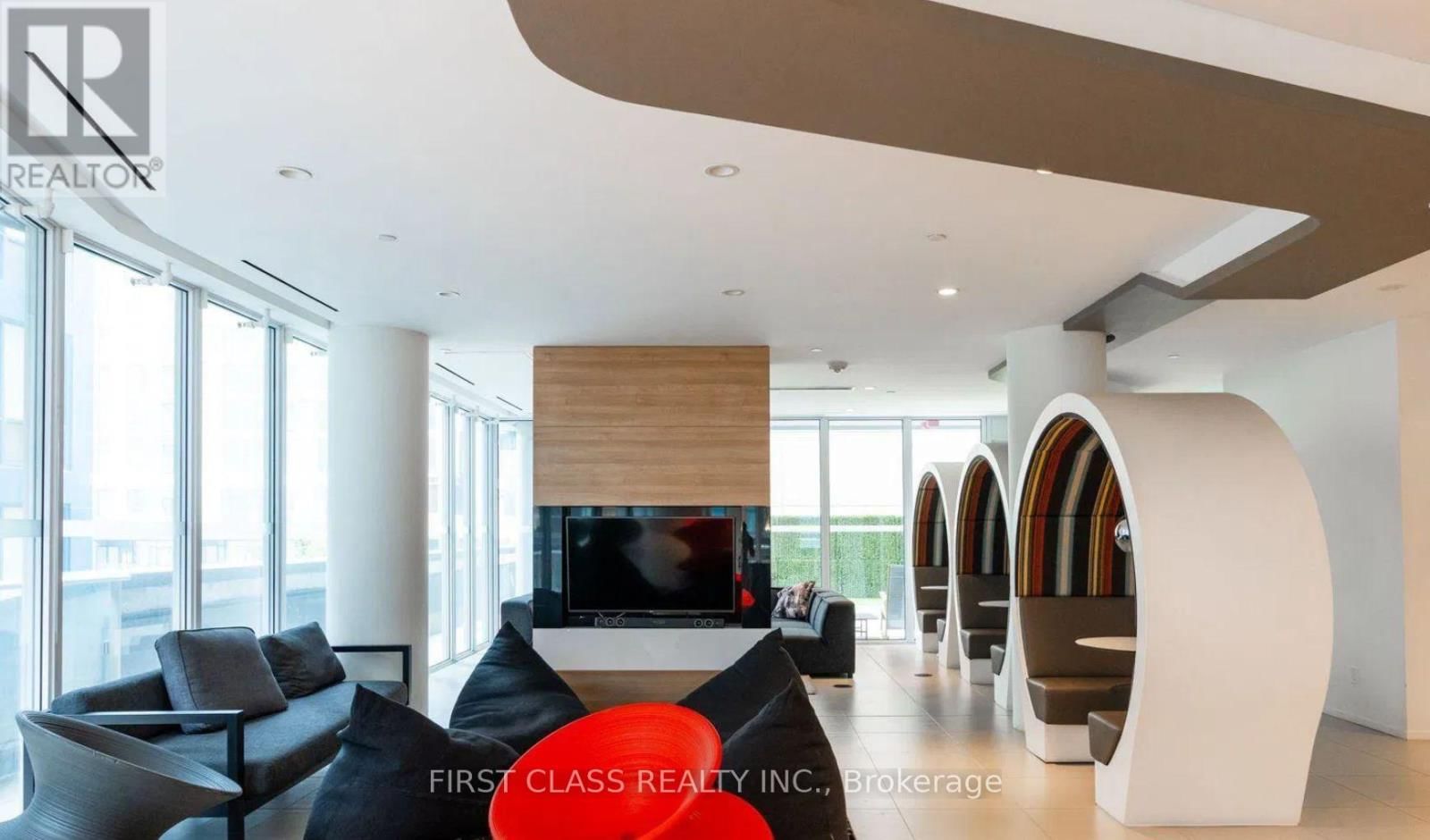 2010 - 68 SHUTER STREET Image 24