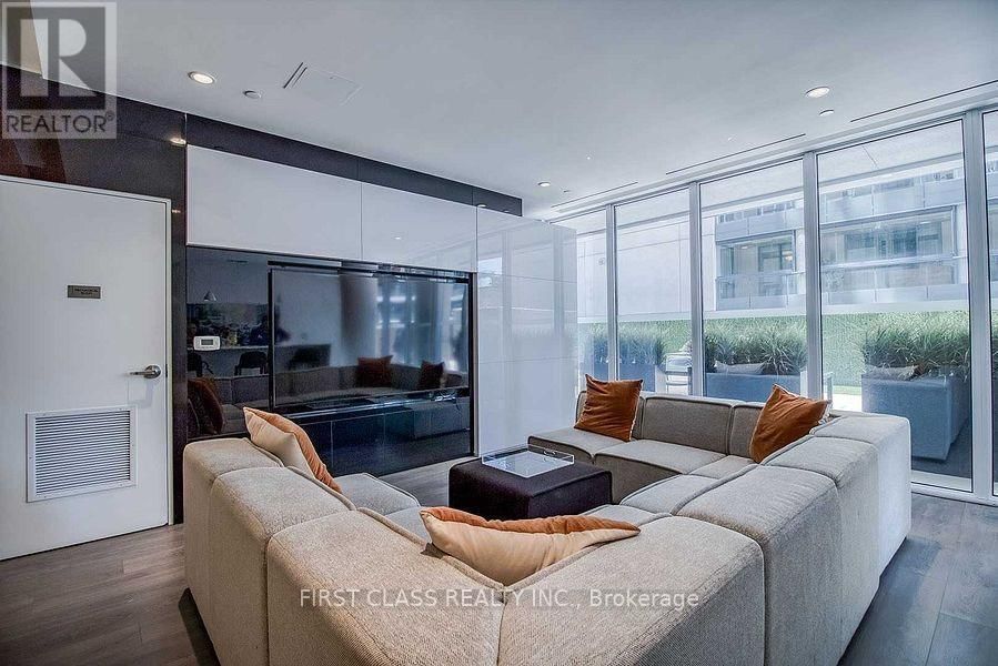 2010 - 68 SHUTER STREET Image 25