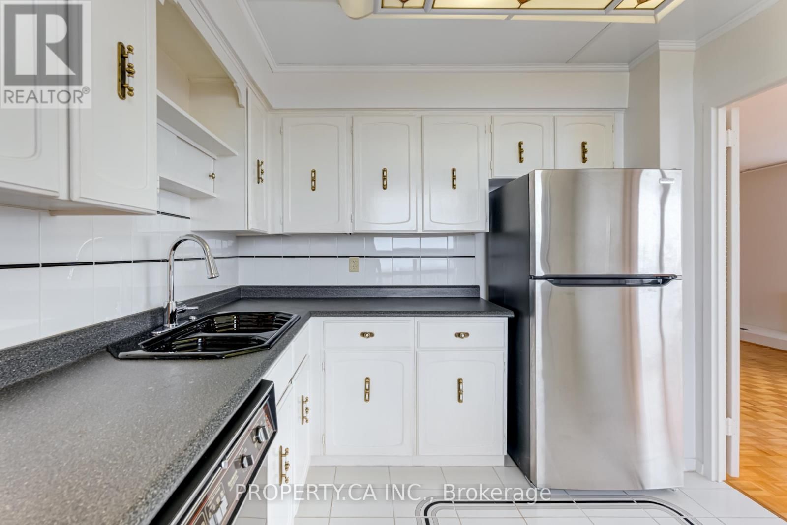 2606 - 135 ANTIBES DRIVE Image 12