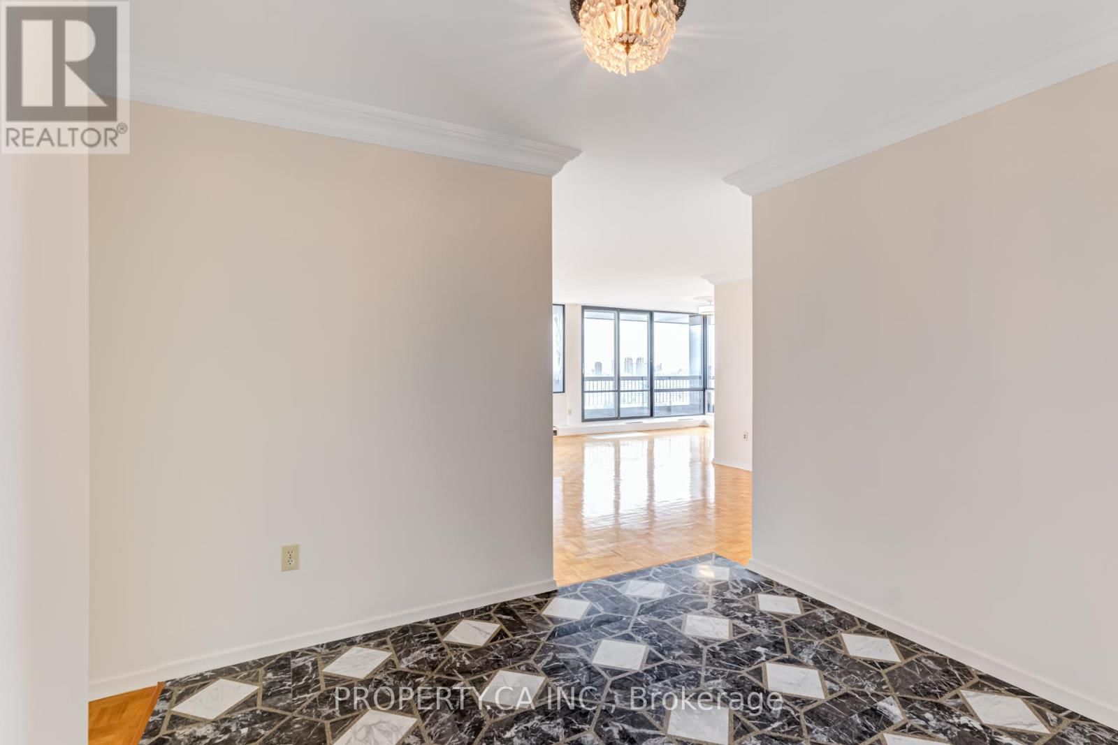 2606 - 135 ANTIBES DRIVE Image 6