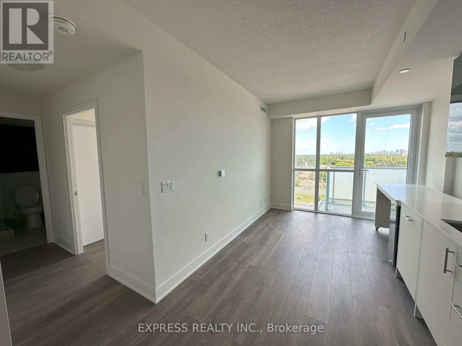 907 - 188 FAIRVIEW MALL DRIVE Image 3