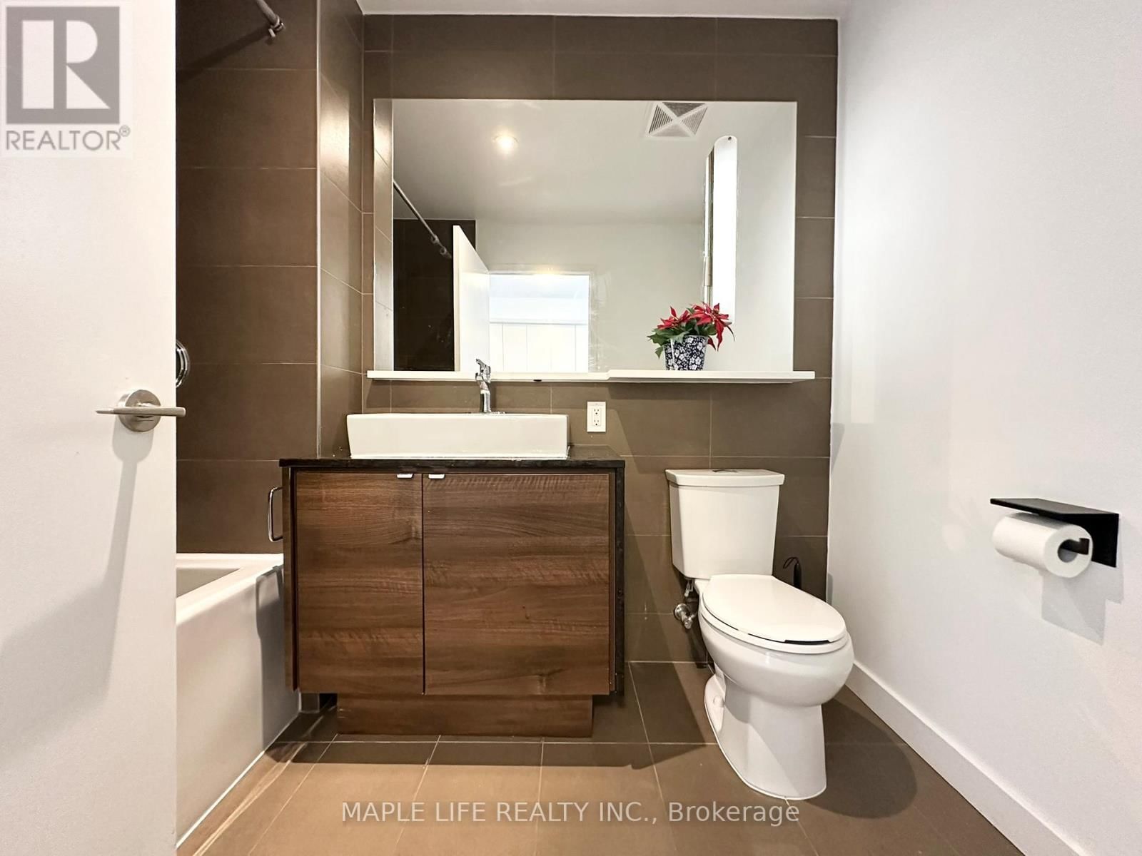 2502 - 121 MCMAHON DRIVE Image 8