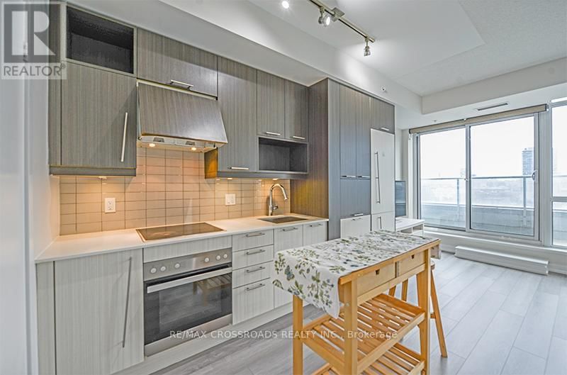 1708 - 199 RICHMOND STREET WEST Image 4