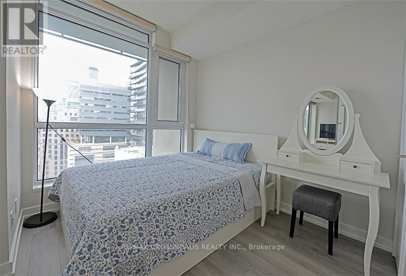 1708 - 199 RICHMOND STREET WEST Image 9