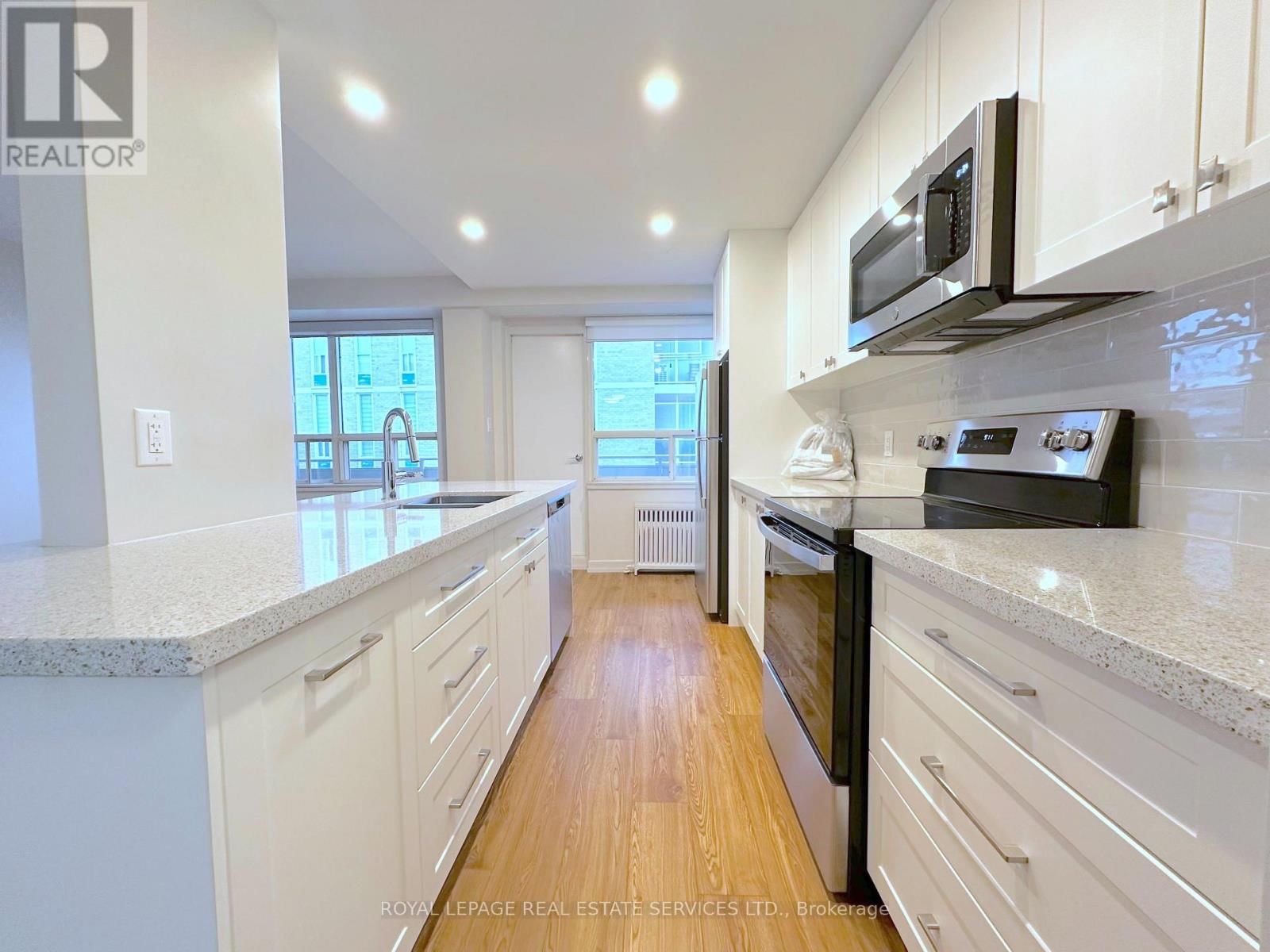 1001 - 565 AVENUE ROAD Image 5