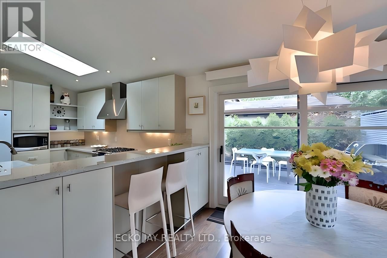 61 LACEWOOD CRESCENT Image 12