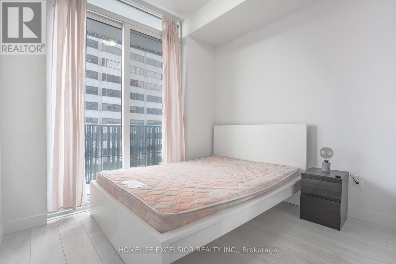 2002 - 8 EGLINTON AVENUE EAST Image 13