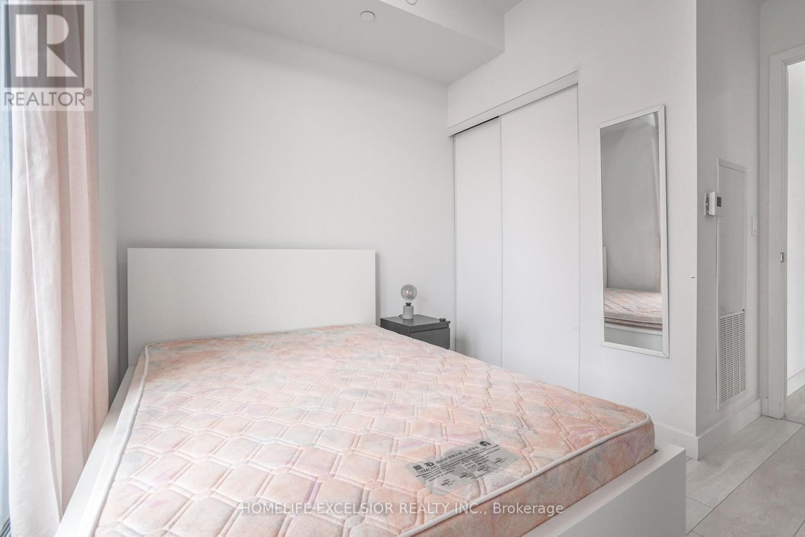 2002 - 8 EGLINTON AVENUE EAST Image 14