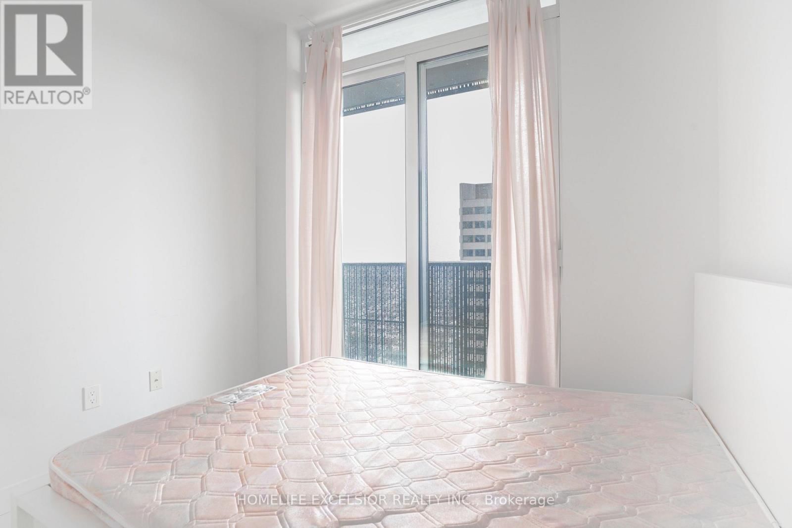 2002 - 8 EGLINTON AVENUE EAST Image 15