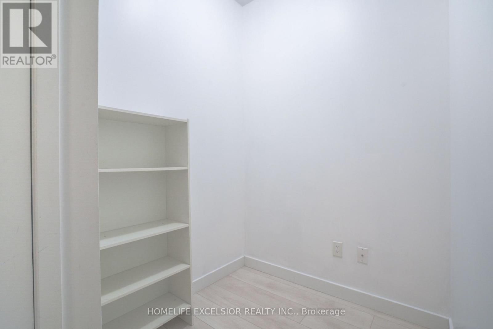 2002 - 8 EGLINTON AVENUE EAST Image 22