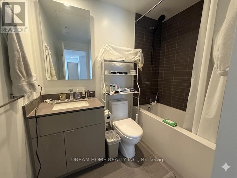 3303 - 7 GRENVILLE STREET Image 4