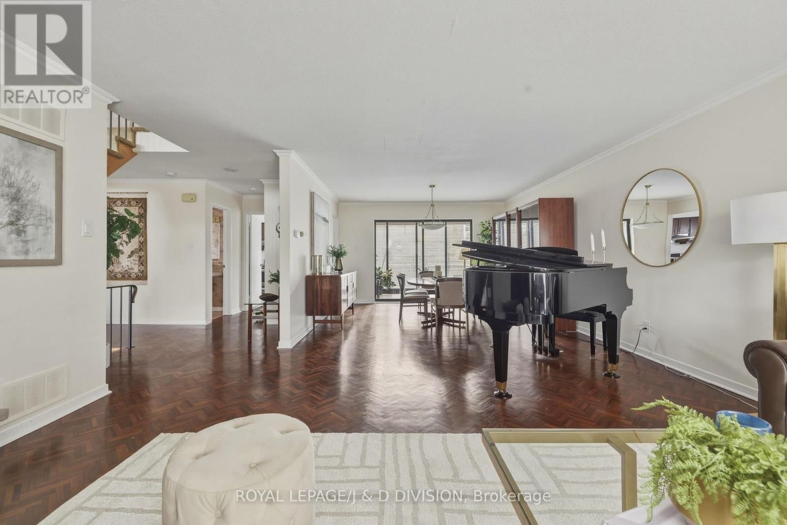 122 CORTLEIGH BOULEVARD Image 6