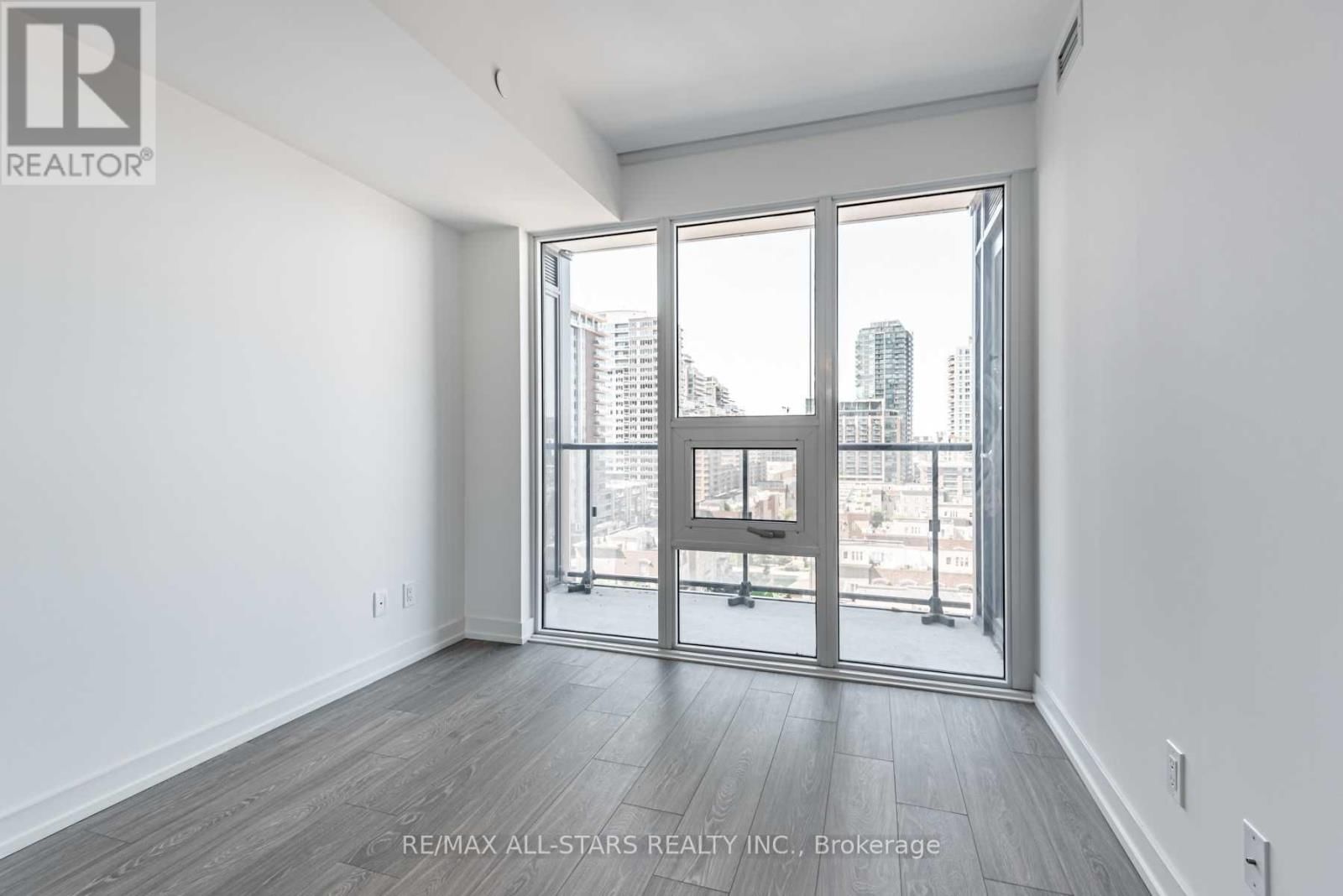 910 - 19 WESTERN BATTERY ROAD Image 13