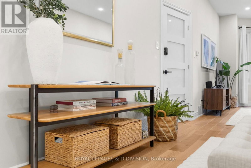 28 Argyle Street, Toronto (Trinity-Bellwoods), M6J1N4 | Image 3