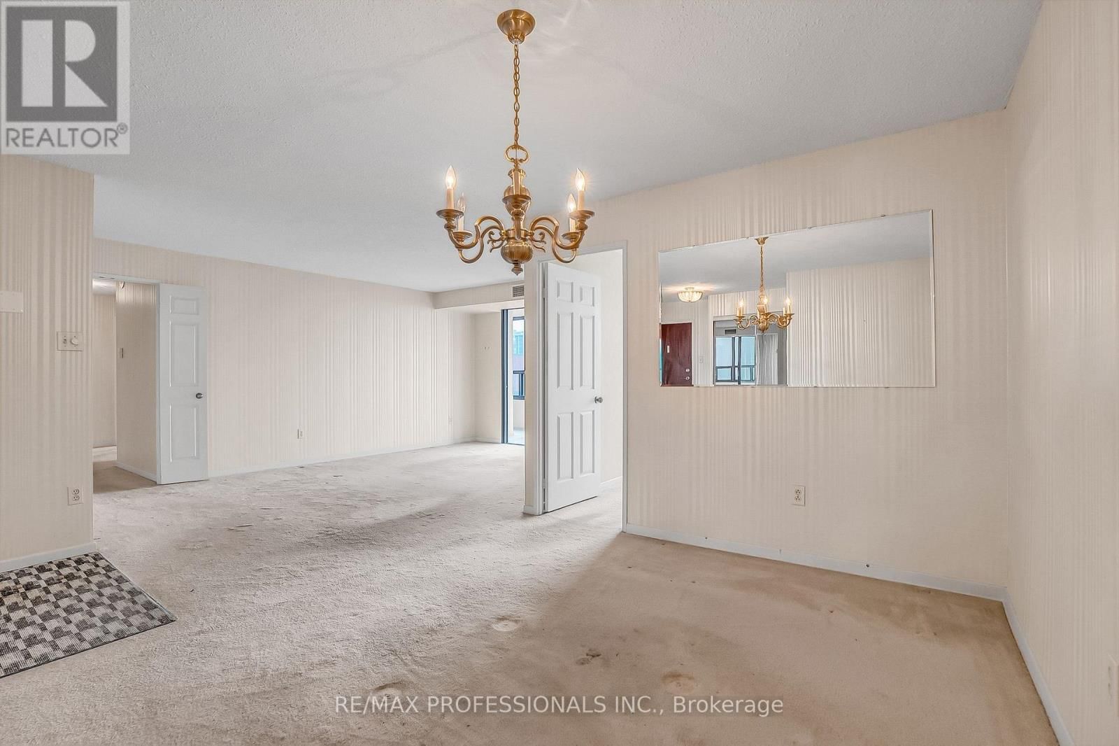 2005 - 33 ELMHURST AVENUE Image 11