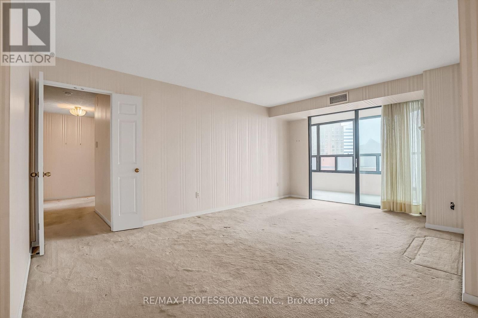 2005 - 33 ELMHURST AVENUE Image 12