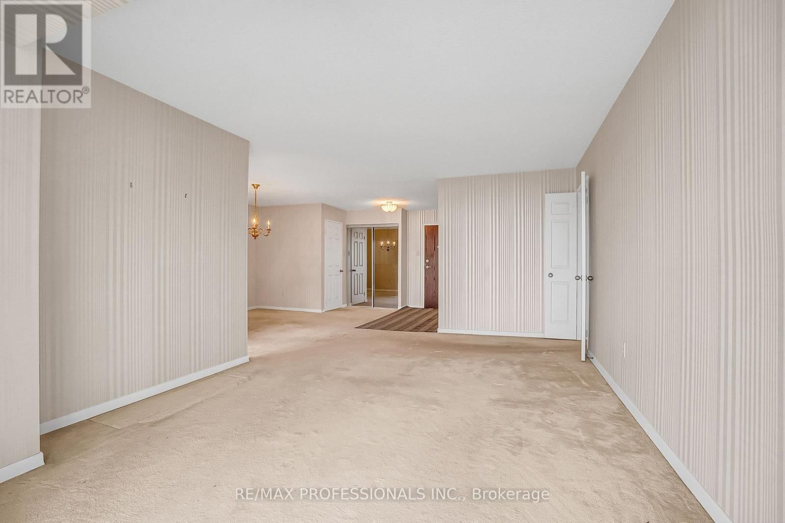 2005 - 33 ELMHURST AVENUE Image 13