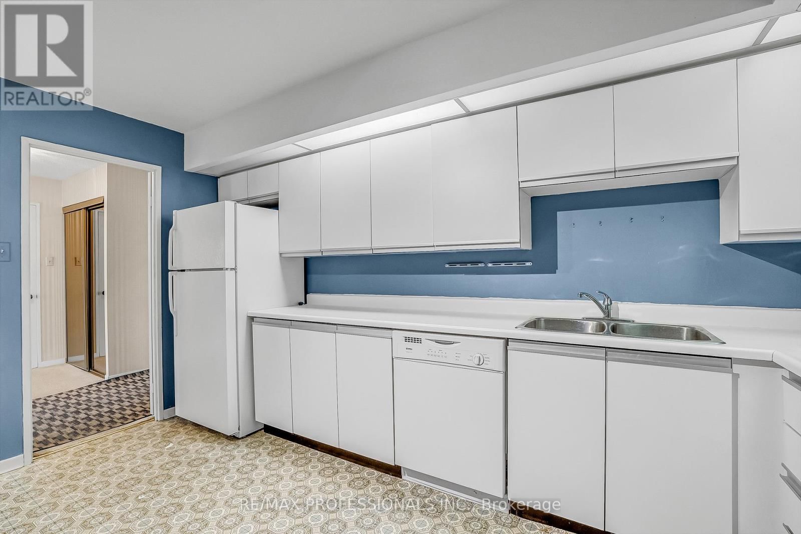 2005 - 33 ELMHURST AVENUE Image 18