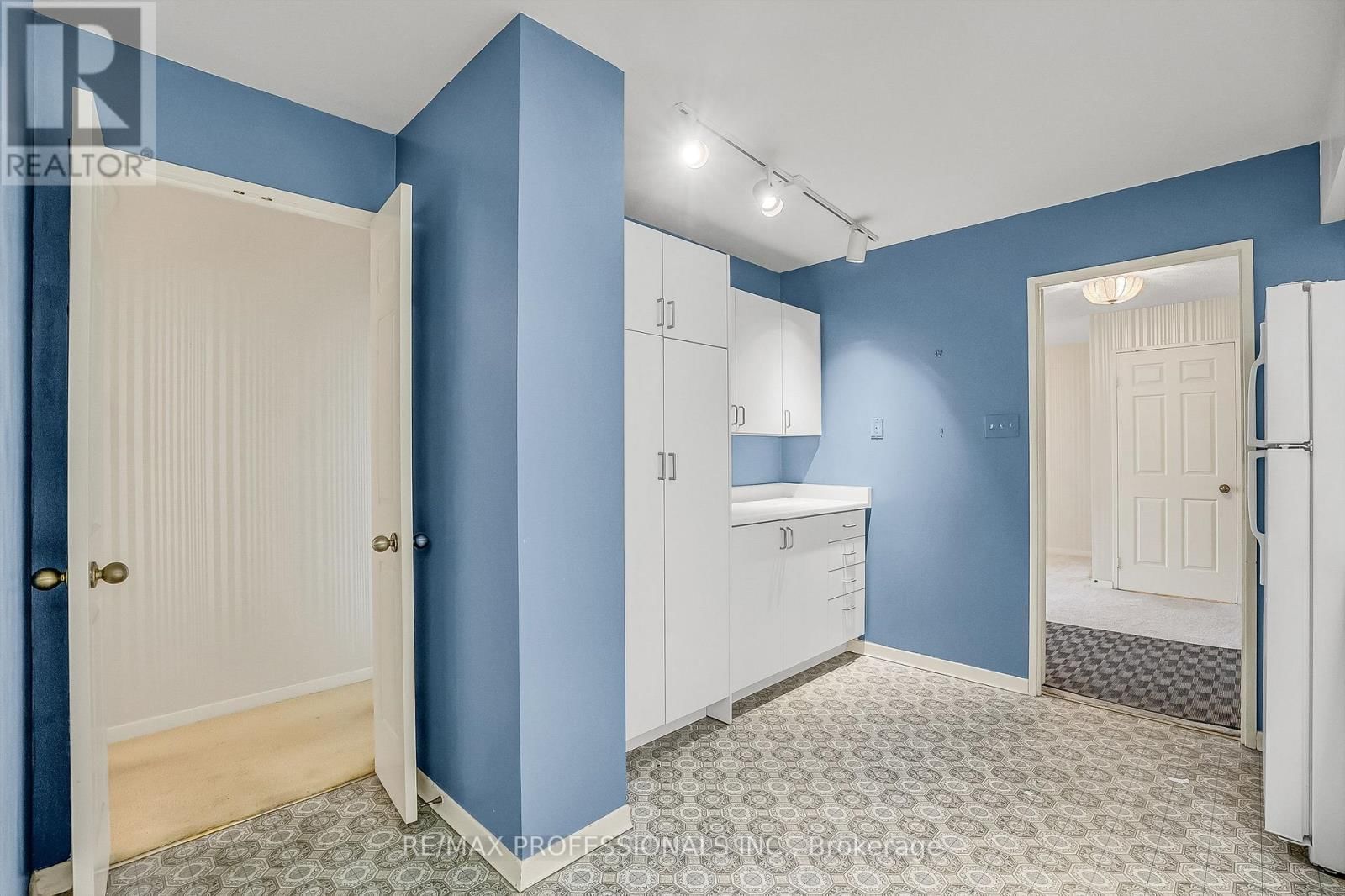 2005 - 33 ELMHURST AVENUE Image 19