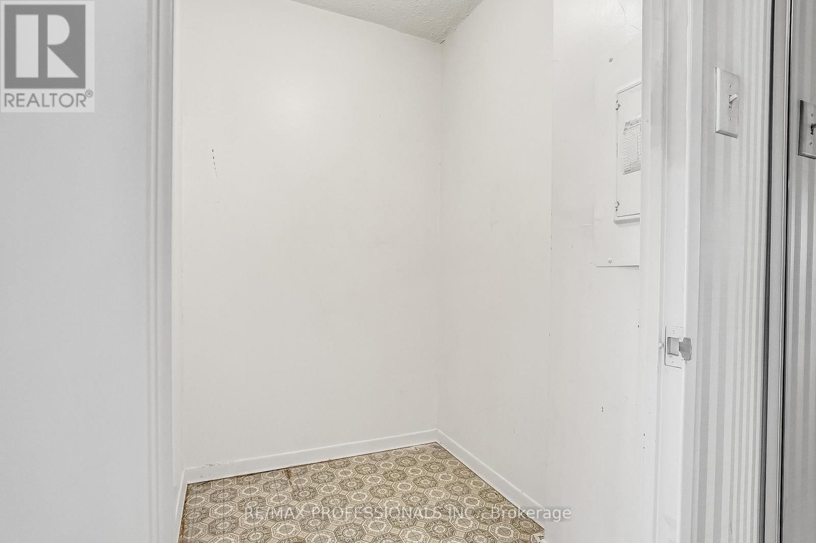 2005 - 33 ELMHURST AVENUE Image 20