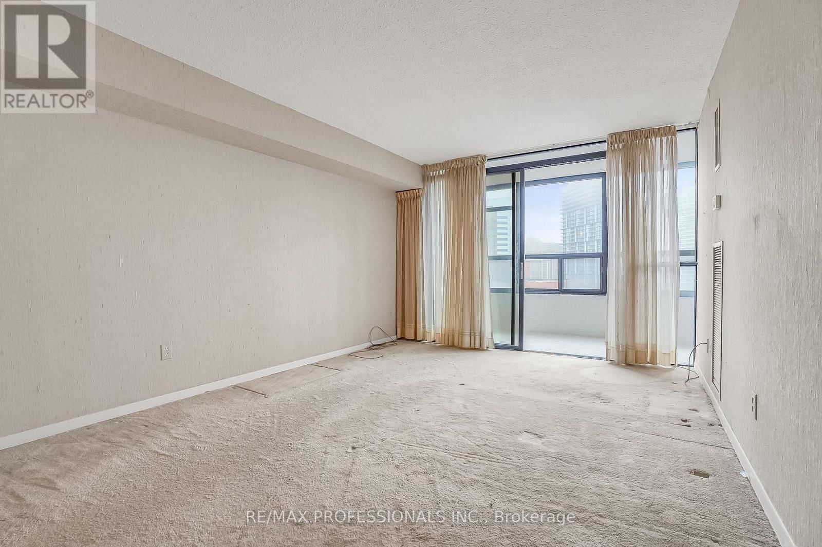 2005 - 33 ELMHURST AVENUE Image 21