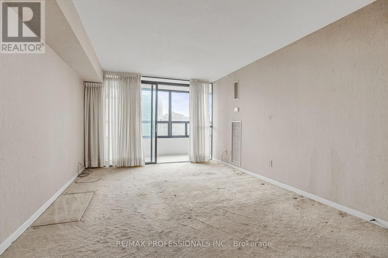 2005 - 33 ELMHURST AVENUE Image 22