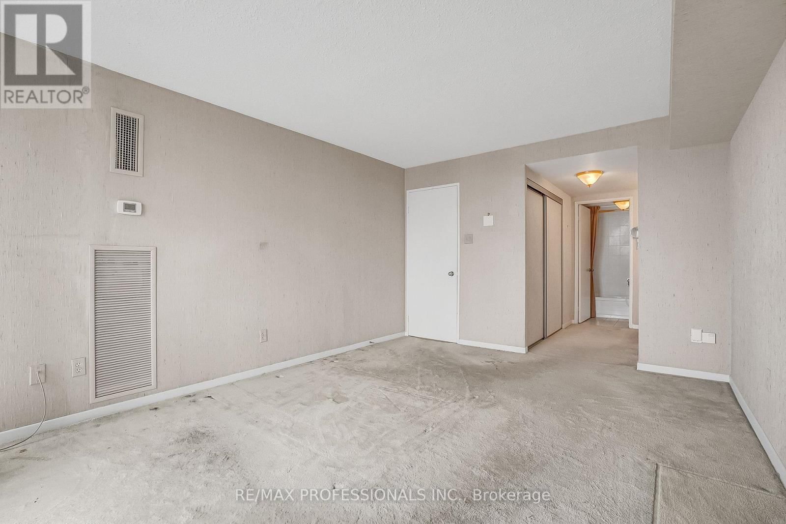 2005 - 33 ELMHURST AVENUE Image 23