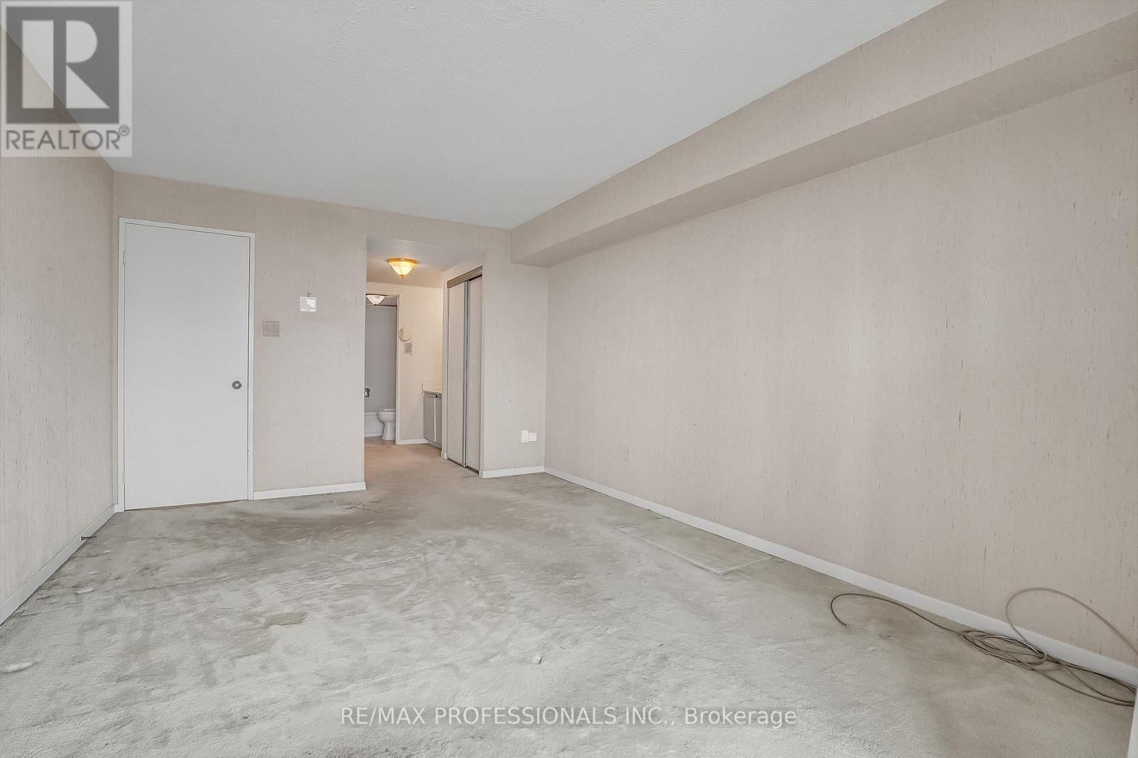 2005 - 33 ELMHURST AVENUE Image 24