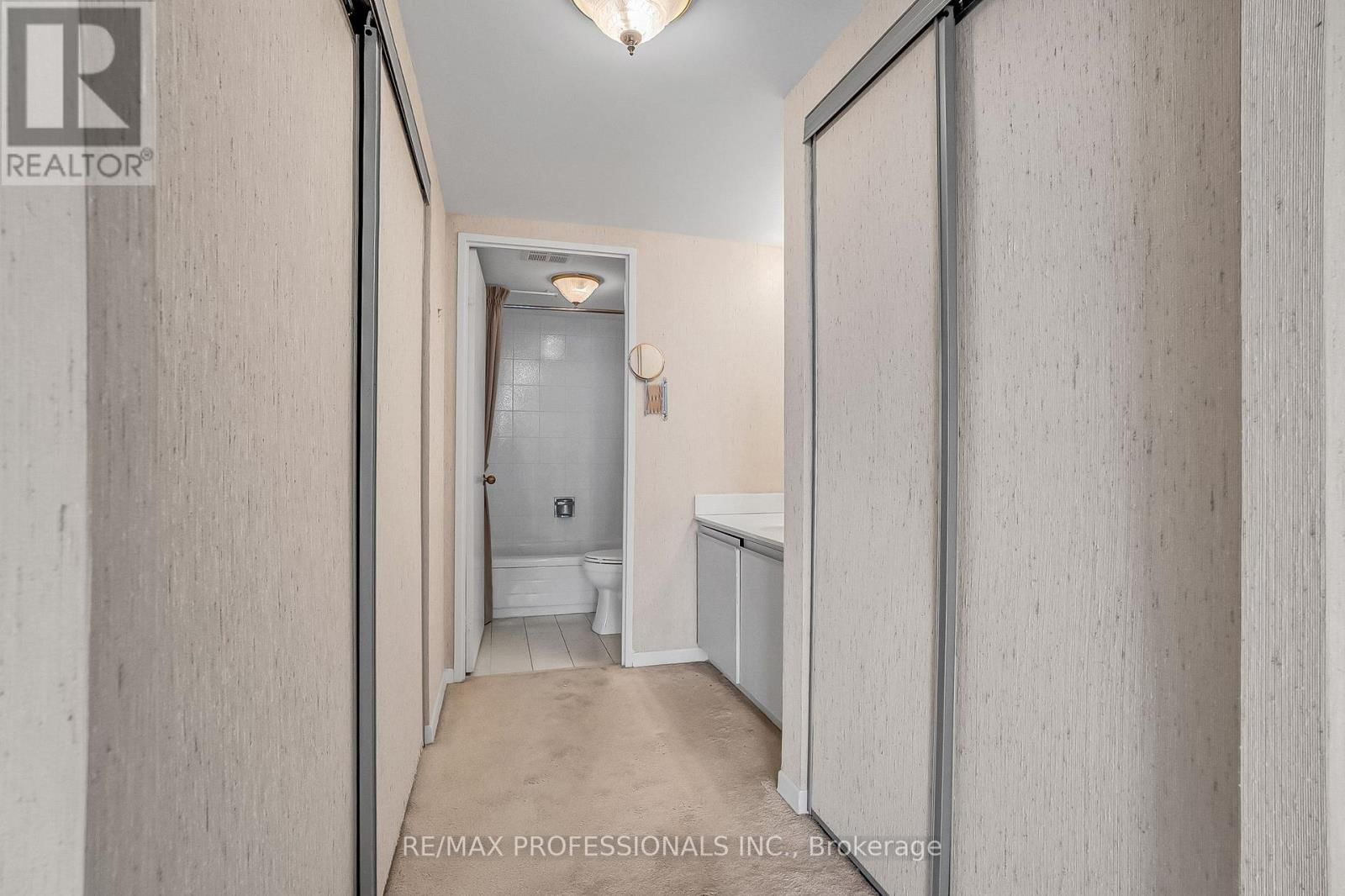 2005 - 33 ELMHURST AVENUE Image 25