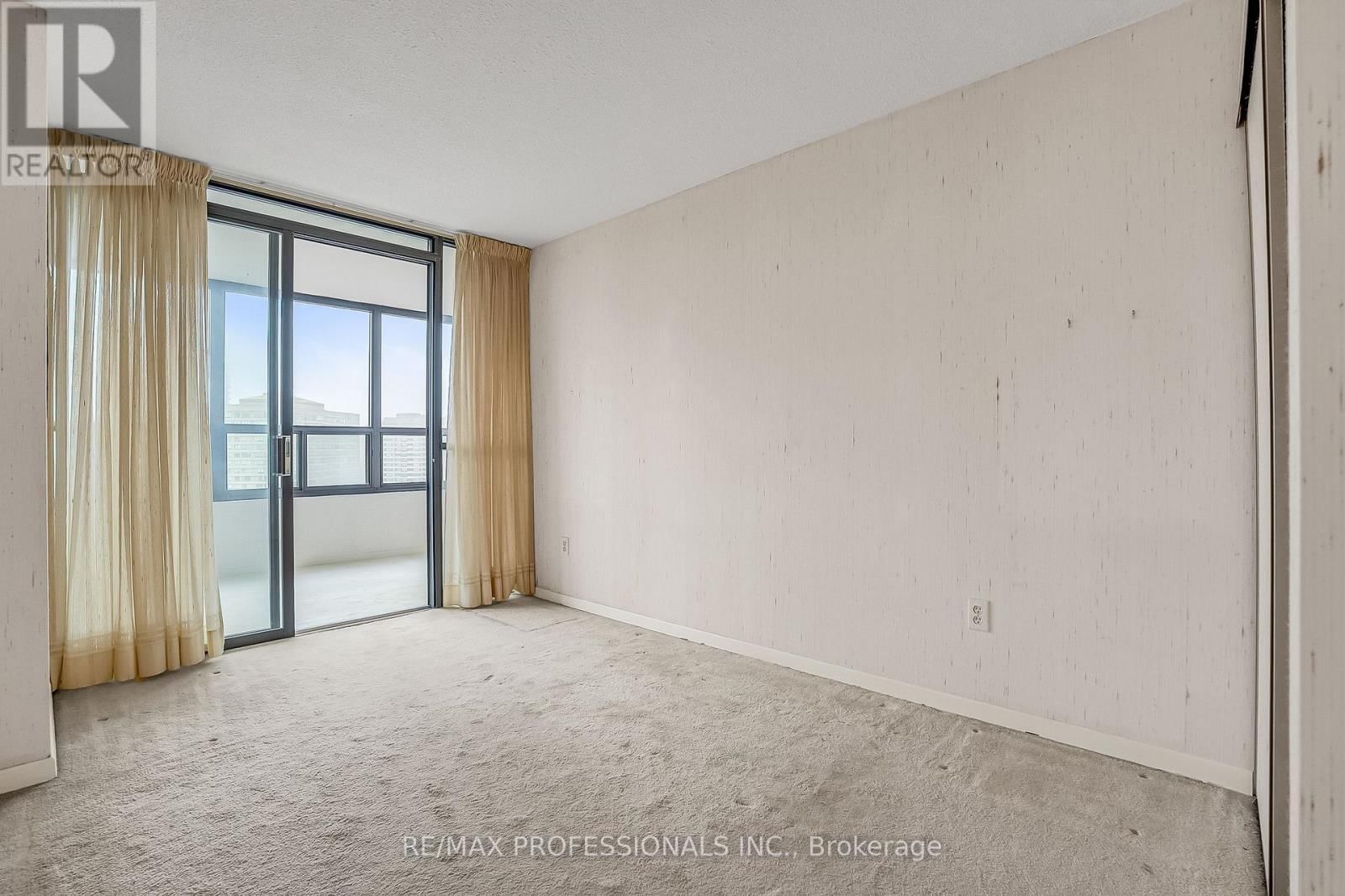 2005 - 33 ELMHURST AVENUE Image 28