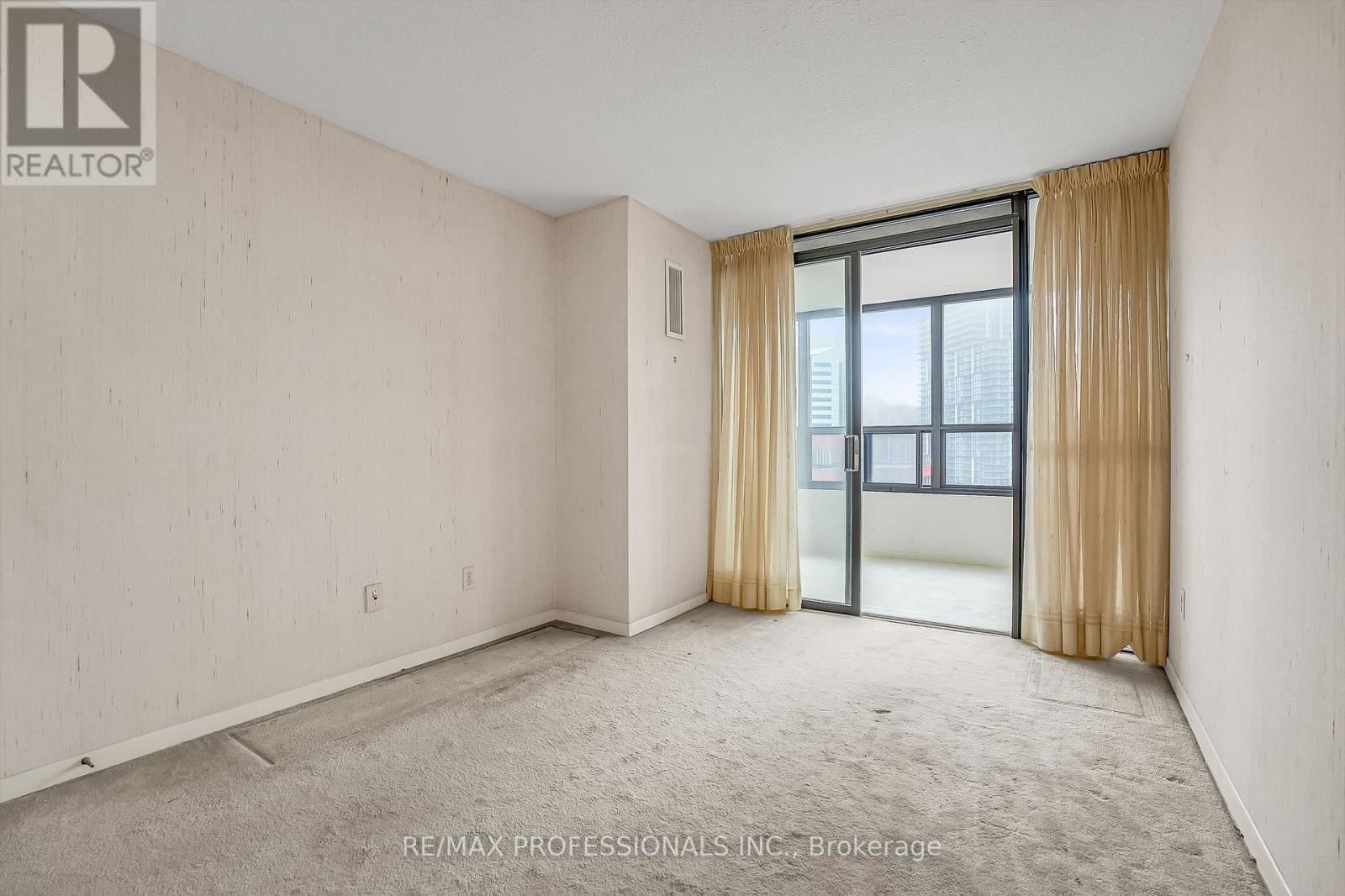 2005 - 33 ELMHURST AVENUE Image 29