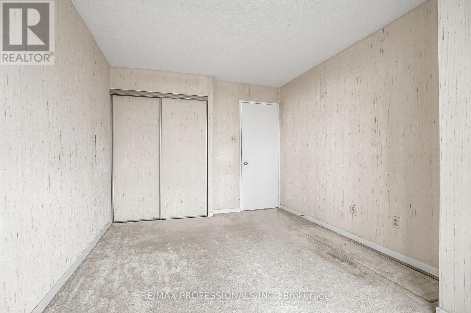 2005 - 33 ELMHURST AVENUE Image 30