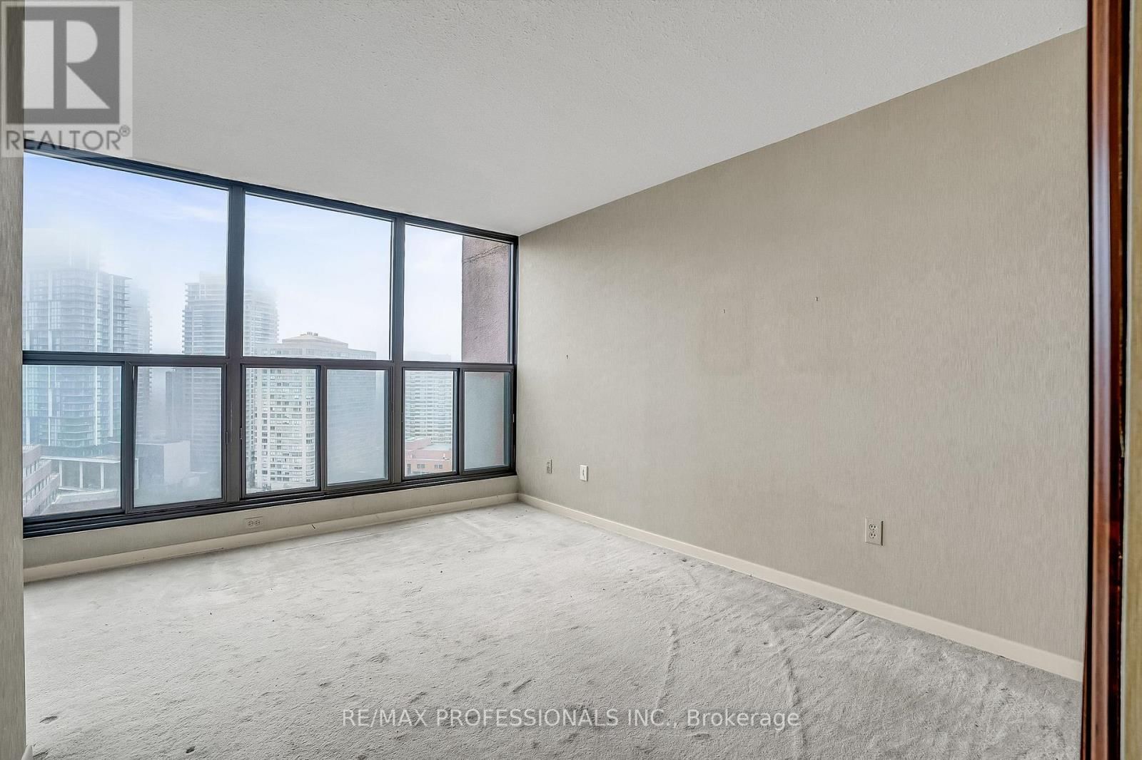 2005 - 33 ELMHURST AVENUE Image 31