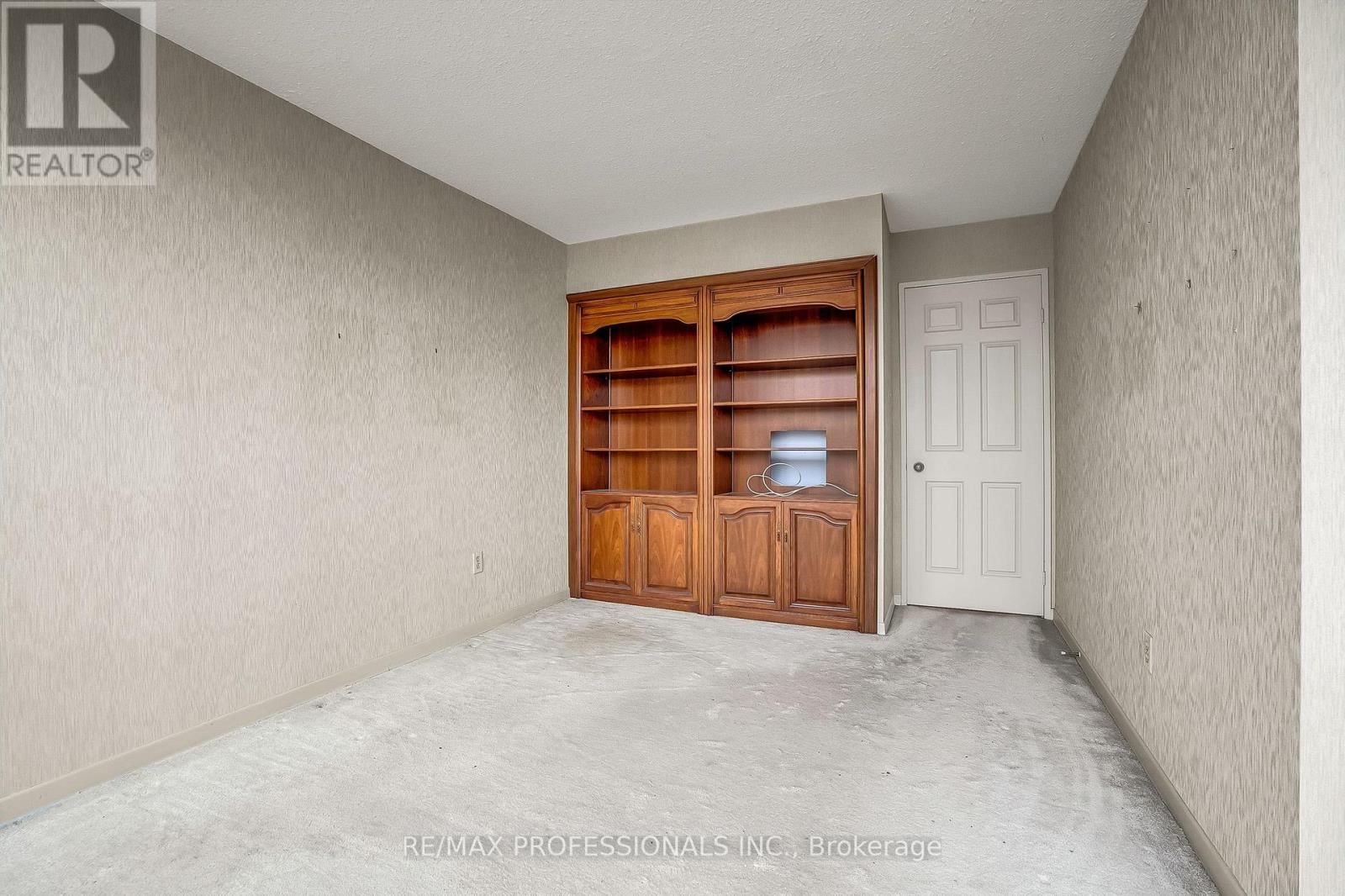 2005 - 33 ELMHURST AVENUE Image 32