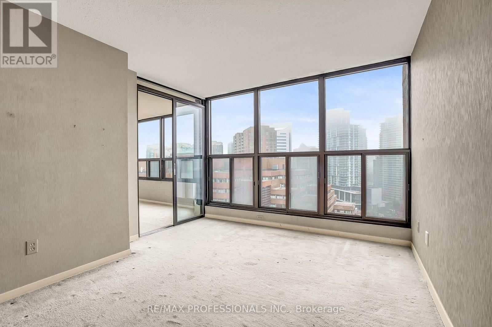 2005 - 33 ELMHURST AVENUE Image 34